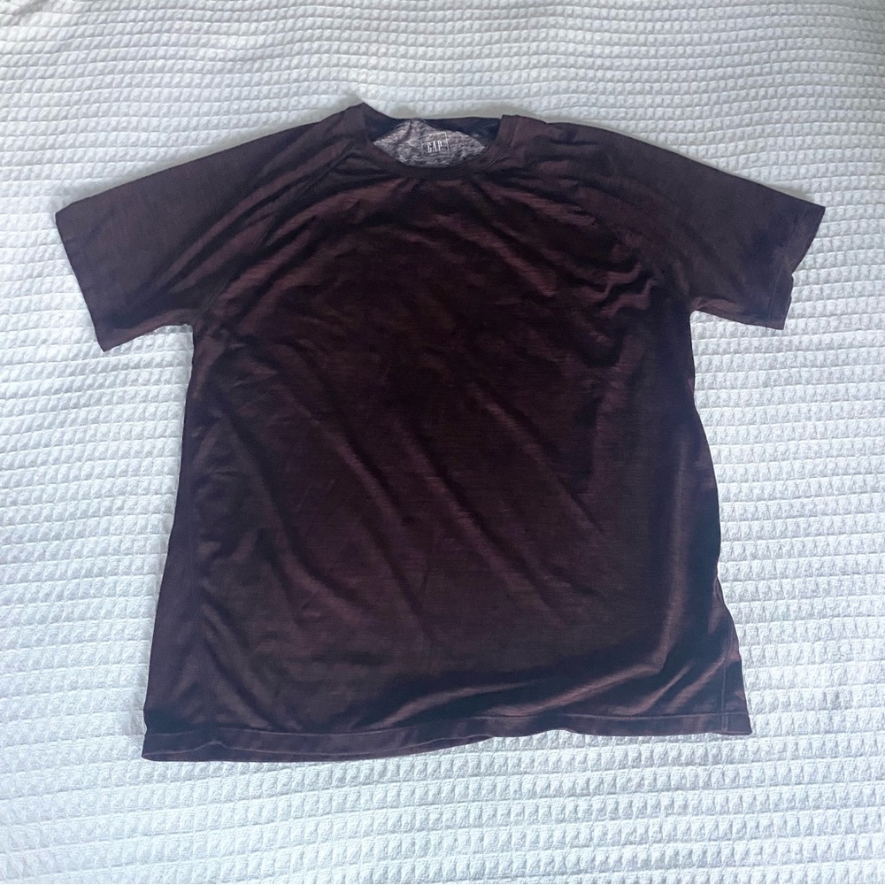 GAP Men's maroon Short Sleeve Tee size large activewear